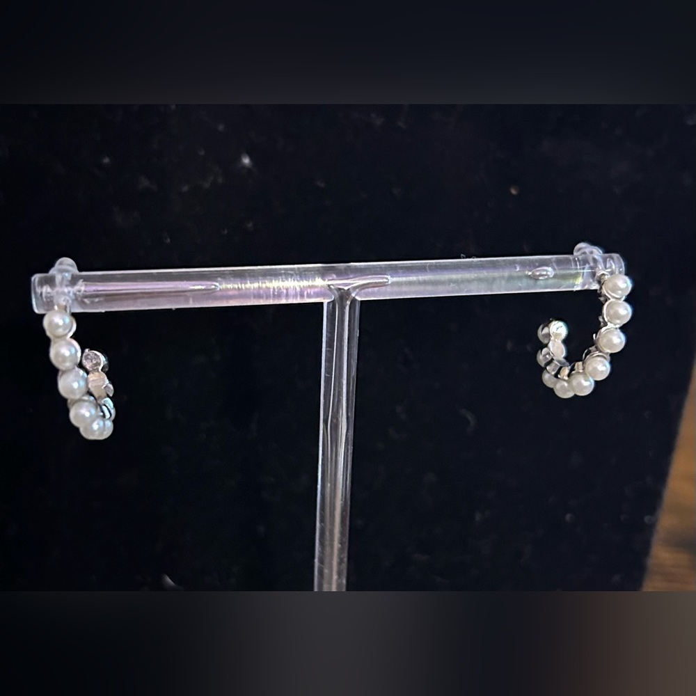 ❤️⭐ Silver and Pearl Half Hoop Earrings - Picture 5 of 5